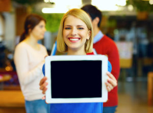 Mujer con tablet